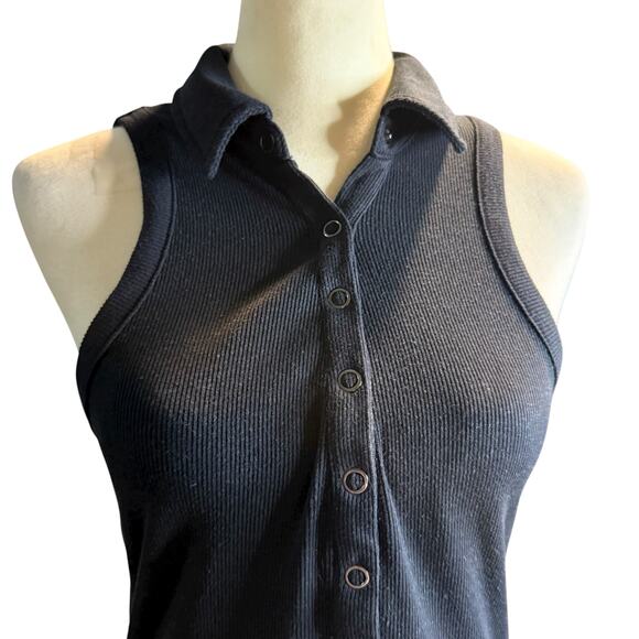 EVEREVE Ribbed Sleeveless Collared Henley Tank Top, Black, Women's Size Medium - Picture 2 of 6